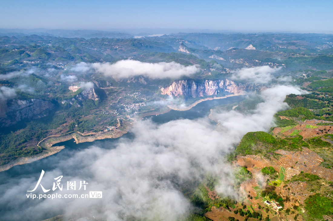 2022年4月3日拍攝的貴州省黔西市新仁苗族鄉(xiāng)境內(nèi)的烏江一級(jí)支流六沖河。